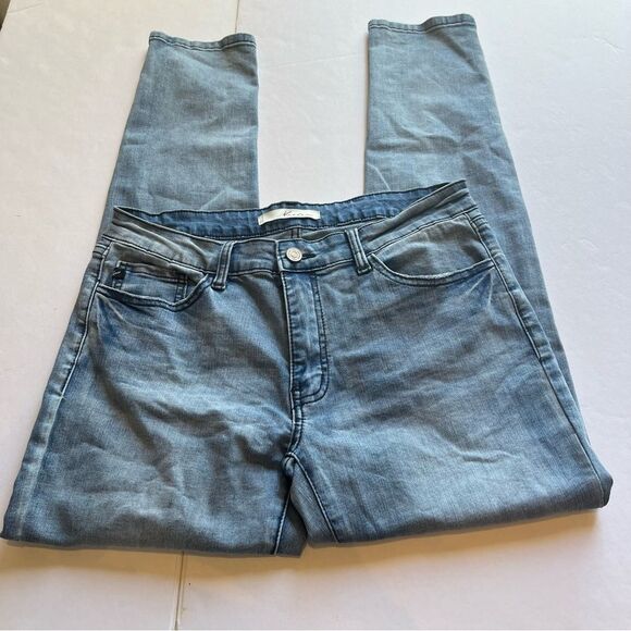 KanCan Women's Faded Blue Distressed Blue Jeans Size W9 - Picture 1 of 9
